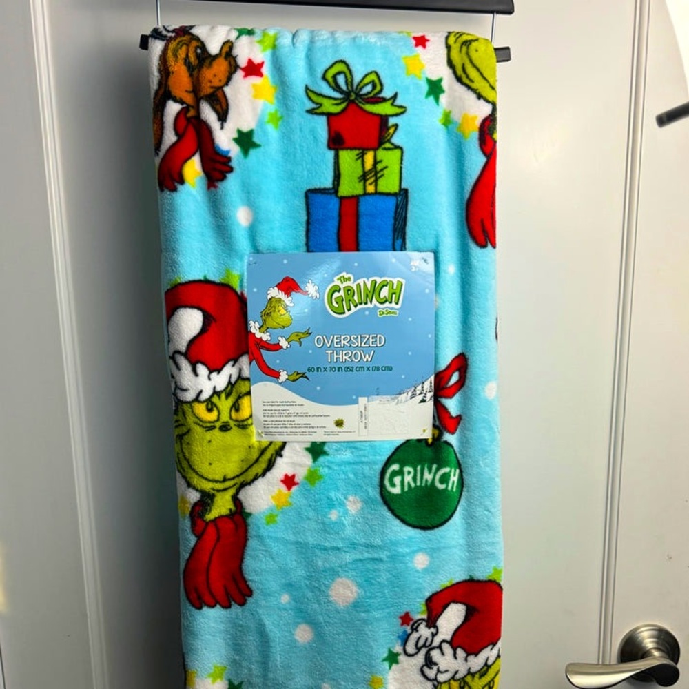 The Grinch & Max Christmas Oversized Throw Blanket Sky Blue Size 60”x70” NWT